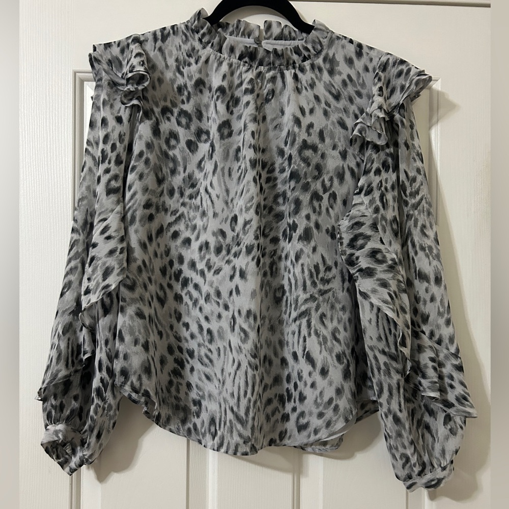 Ann Taylor grey and white leopard print ruffle sleeve mock neck blouse. Size S.